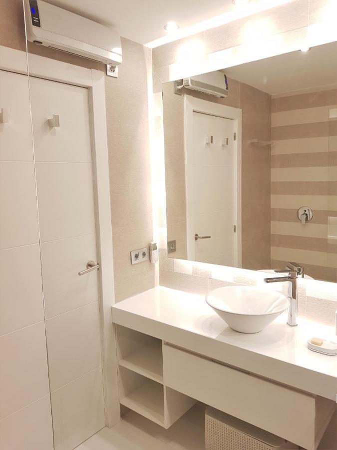 Fabulous Apartment In Front Of Sea & Marina With Incredible Views Estepona Kültér fotó